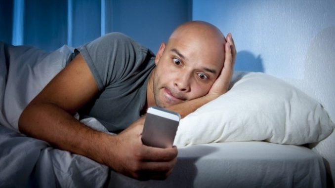 Celular-Insomnio-800x554-e1519729618686