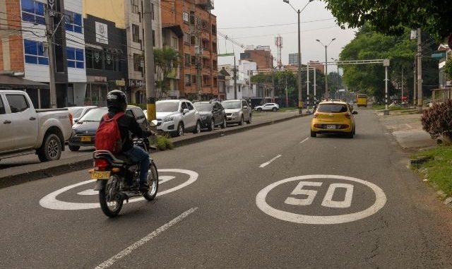 Limite-de-velocidad-en-la-avenida-80-es-de-50-km-h