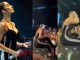 Con cerveza en mano, Paola Jara cantó las ‘200 Copas’ de Karol G