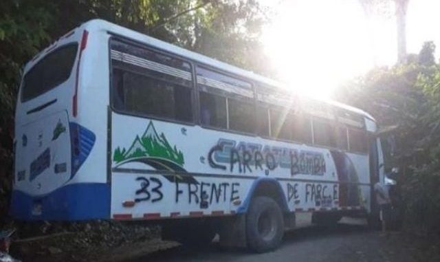 Disidentes de las Farc bajaron a pasajeros de un bus y lo marcaron como “carro bomba”