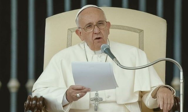 Por la pandemia y por la mujer: El papa oró en el primer día del año y movió fibras