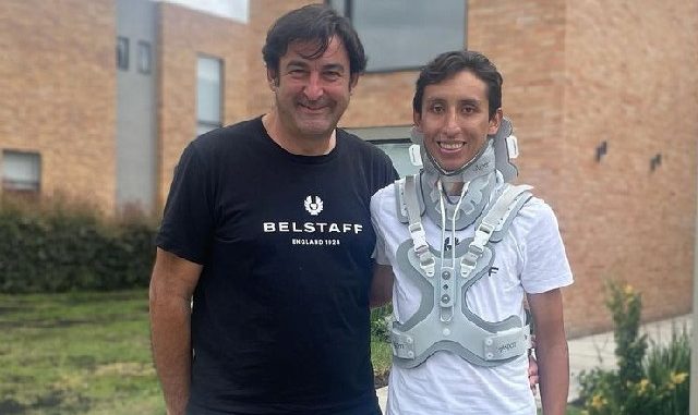Egan Bernal con chaleco
