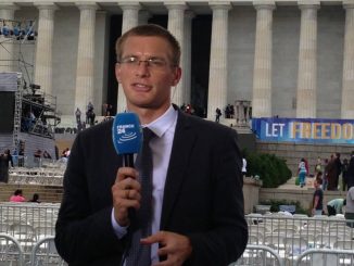 Periodista que habla seis idiomas