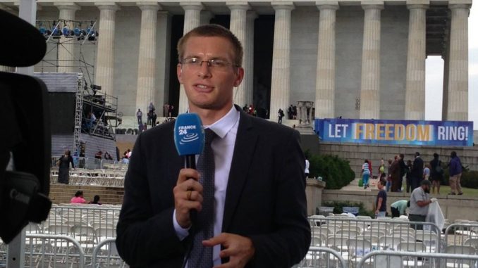 Periodista que habla seis idiomas
