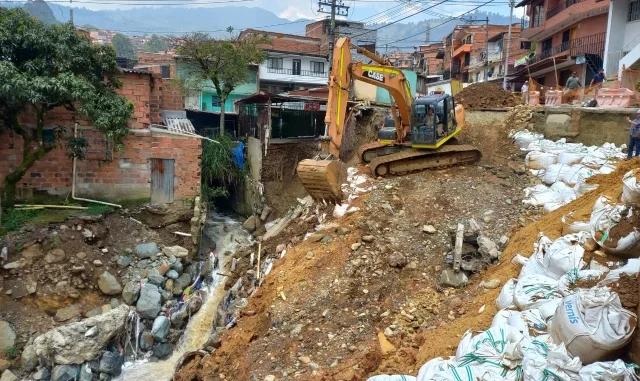 Emergencia quebrada La Madera en Bello