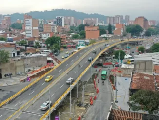 Puente-del-cruce-de-Colombia-con-la-80