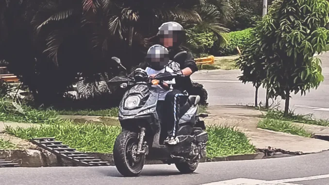 Moto con niño