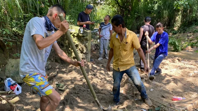 Avanza búsqueda de padre e hija en Ajizal