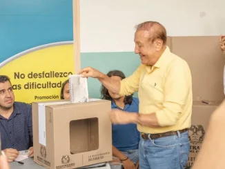 Rodolfo-Hernandez-votando