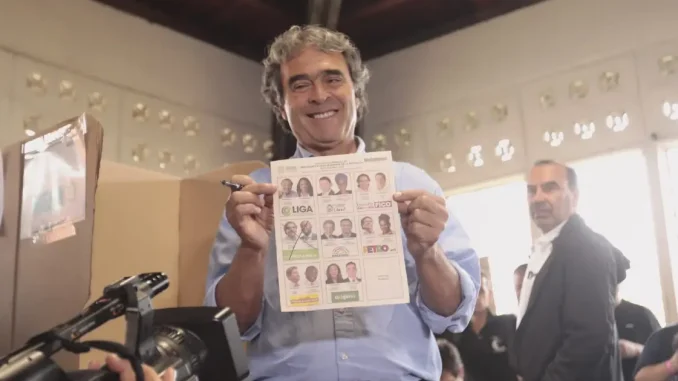 Sergio-Fajardo-votando