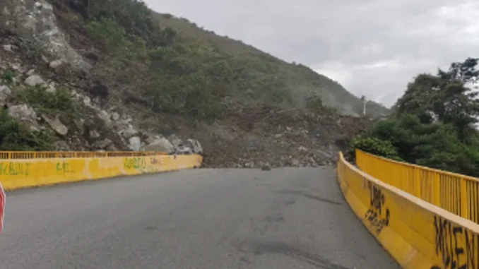 Deslizamiento vía Santa fe de Antioquia Dabeiba