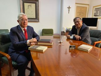 Alvaro Uribe y Gustavo Petro.
