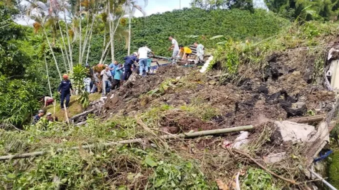 Deslizamiento de tierra sepultó una escuela