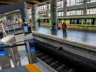 Hombre desnudo, Metro de Medellín, orden público, viral, video, Q’Hubo Medellín
