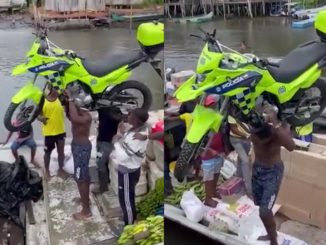 Hombre cargó moto en zona ribereña.