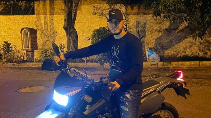 Lo asesinaron, al parecer, por la moto