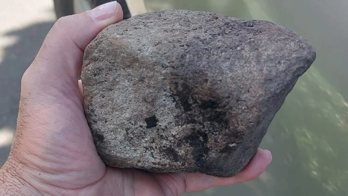 Al joven lo atacaron con una piedra.