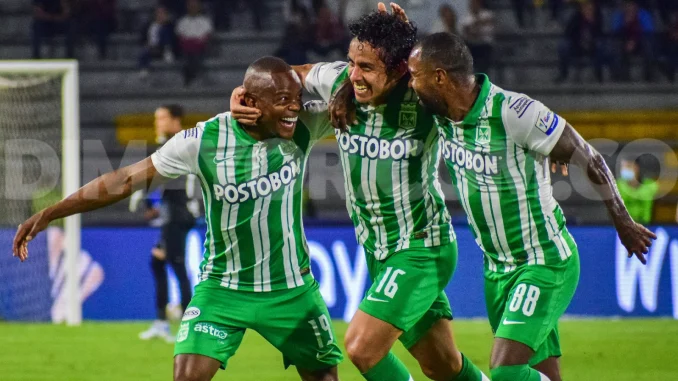 Daniel Mantilla celebra con Candelo y Pabón