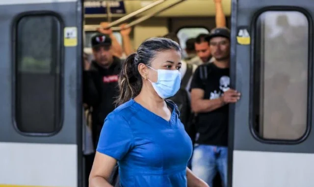 tapabocas en el metro