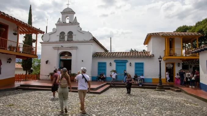 Cerro-Nutibara-Pueblito-Paisa