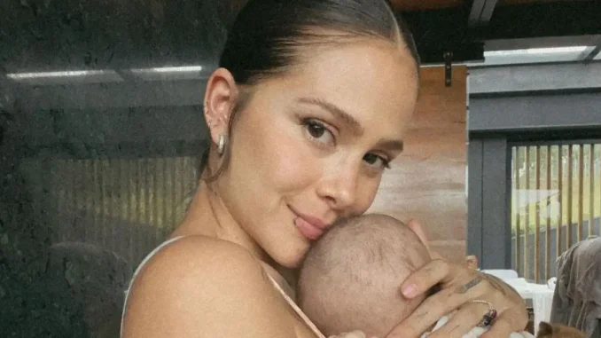 Greeicy-cargando-a-su-hijo-Kai