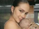 Greeicy-cargando-a-su-hijo-Kai