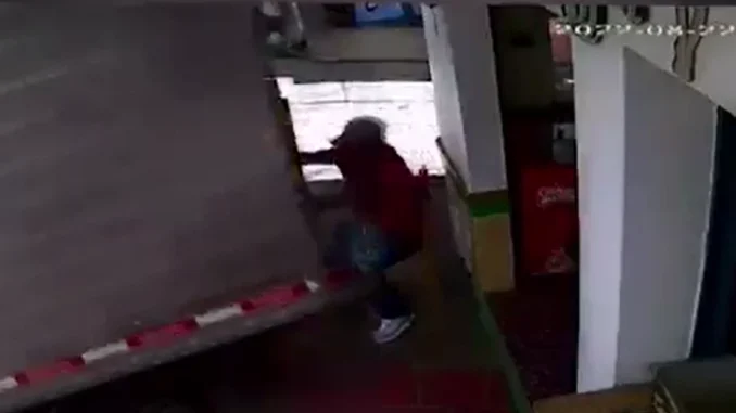El hombre sufrió algunas lesiones.