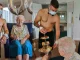 Una abuelita cumplió 106 años y le llevaron un estríper