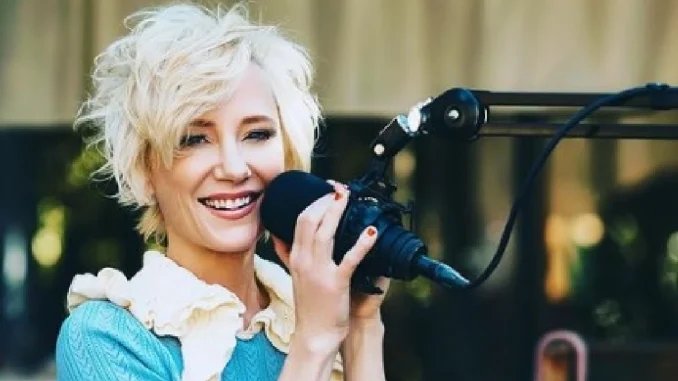 Murió Anne Heche tras accidente automovilístico