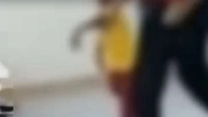 Profesora le dio varias nalgadas a un niño en San Onofre, Sucre
