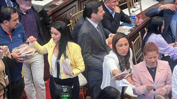 Las obleas de la polémica en la elección del nuevo contralor