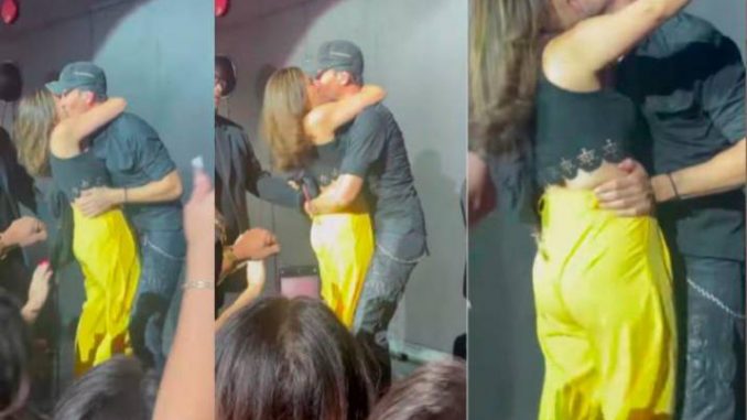 Fanática besa a Enrique Iglesias en Las Vegas, Estados Unidos.