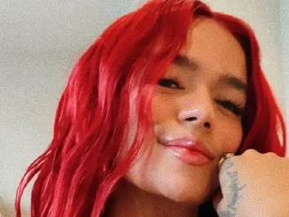 Fotos de Karol G en el colegio