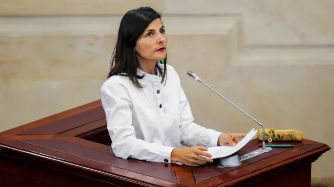 La-ministra-Irene-Velez