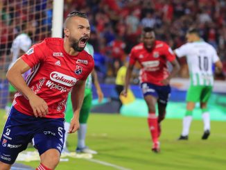 Andrés Cadavid celebrando en el clásico 310.