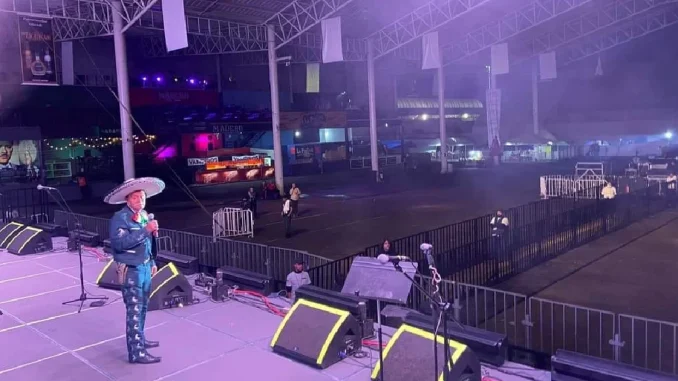 Adulto mayor dio un concierto y nadie asistió