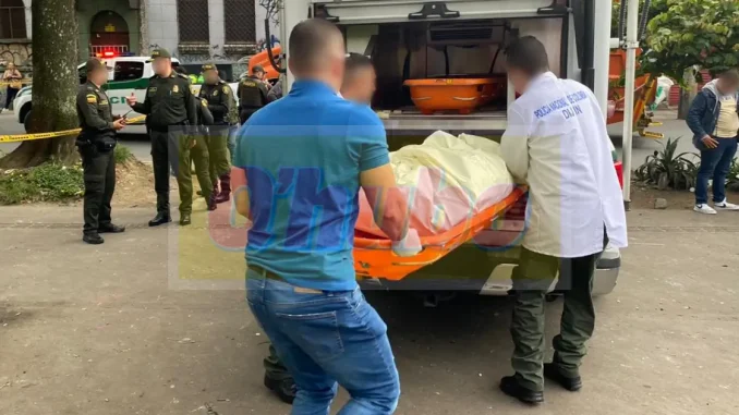 Cadaver-encostalado-centro-de-Medellin-1