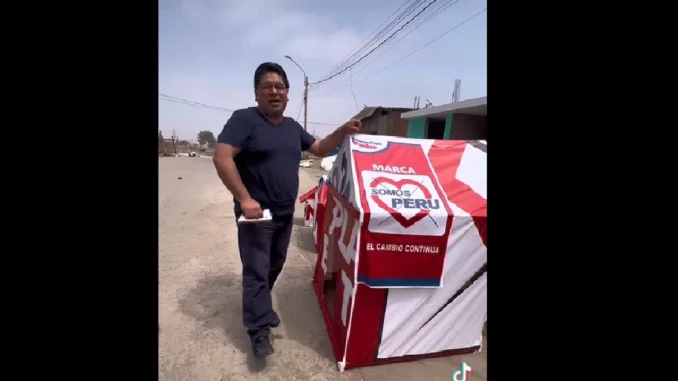 Rennán Espinoza es el alcalde electo del municipio de Puente Piedra, en Perú que buscó construir casas para perros.
