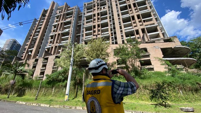 Implosión del edificio Continental Towers