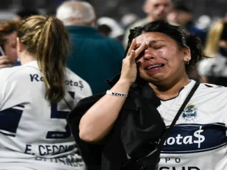 El pánico se apoderó de los asistentes al juego.