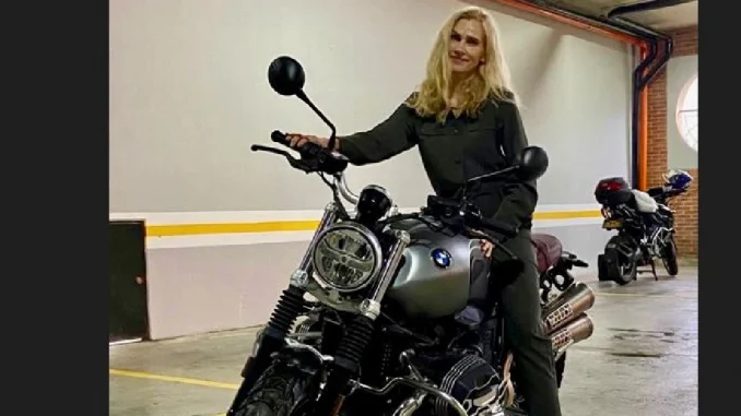 La embajadora de Alemania en Colombia ha demostrado a través de redes sociales su amor por las motos y los viajes