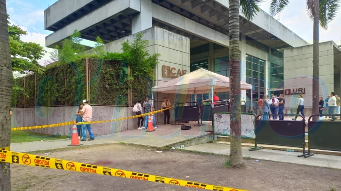 La agresión ocurrió en la entrada de la Fiscalía.