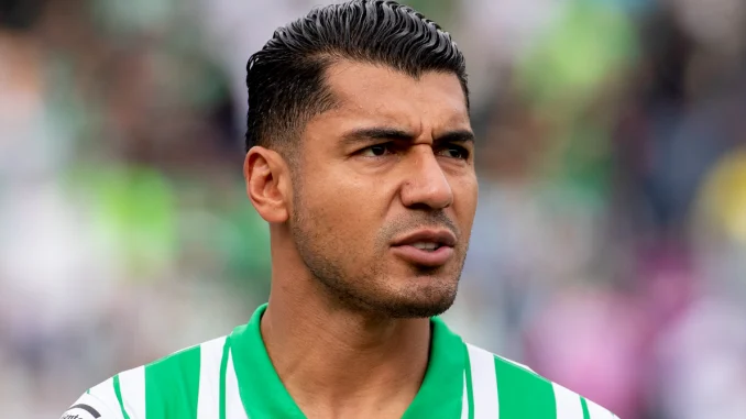 Jefferson Duque es resistido por la hinchada de Nacional.