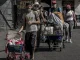 Miles de migrantes venezolanos están varados en Medellín y Necoclí mientras esperan comenzar la travesía hasta EE.UU