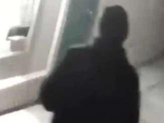 El hombre ataca en la madrugada, y anda vestido de negro.