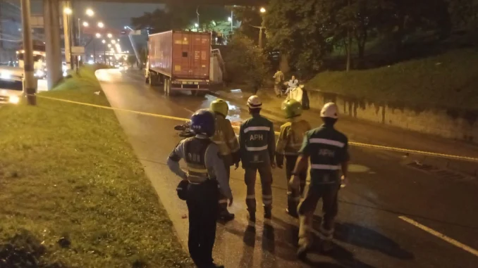 En el noroccidente de Medellín, un motociclista murió.