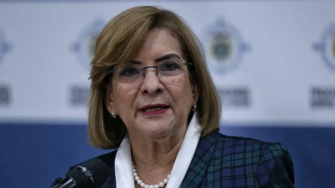 La procuradora fue acusada de pagar con dineros públicos a su maquilladora personal