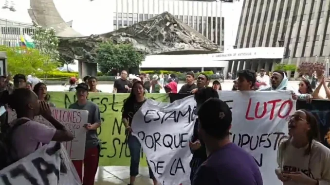 Estudiantes del ITM protestan en la Alcaldía de Medellín