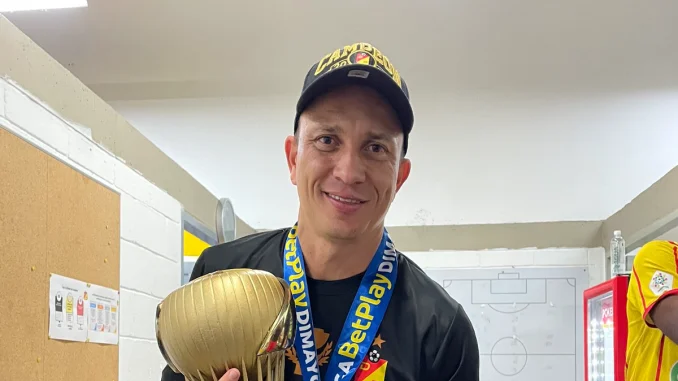 Alejandro Restrepo nació en Medellín.