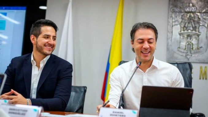 Secretario Privado y alcalde.
